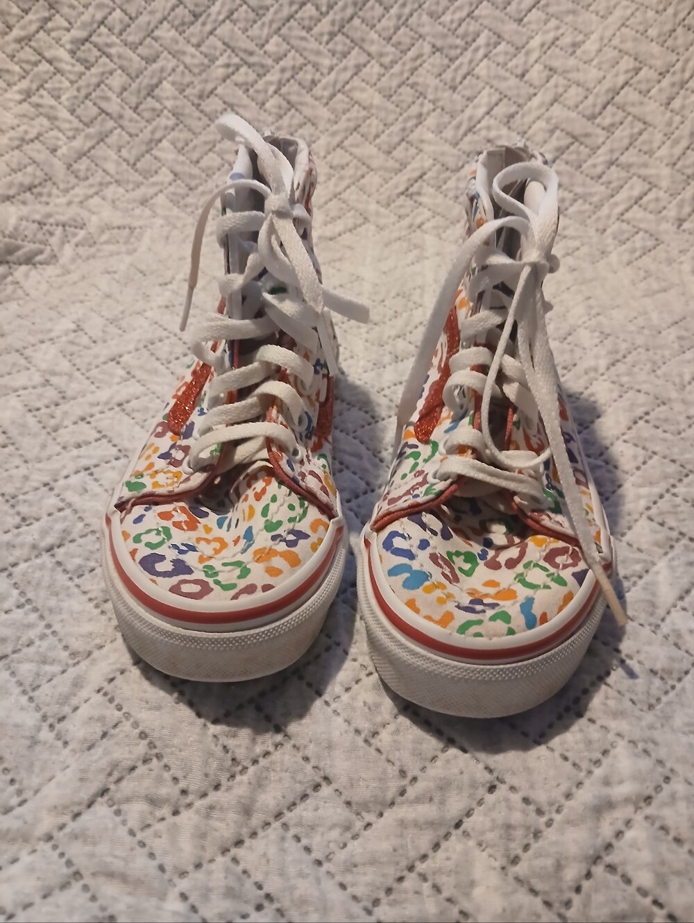 Vans Big Girls High-Top Sneakers in Multicolor Leopard Print. Size 3.5